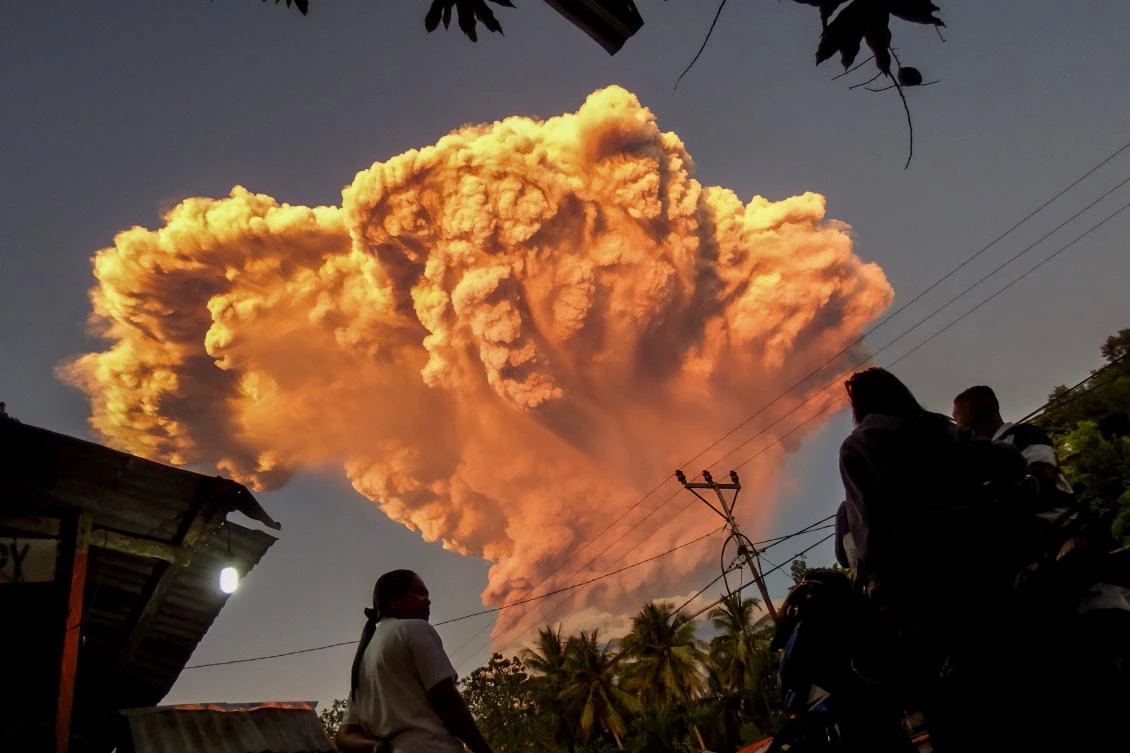 Volcanic eruption in Indonesia forces evacuations and flight cancelations