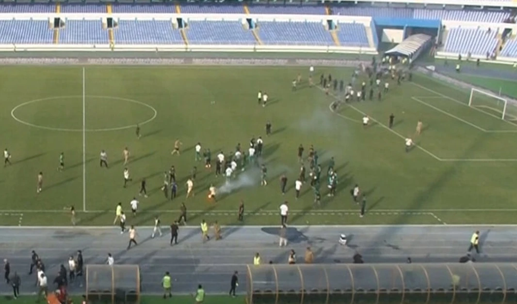 A highly-anticipated derby in Libya’s top soccer league was suspended after fans stormed the pitch and officials said Thursday the Portuguese referee and some fans were injured. (X/@AlkassTVSports)