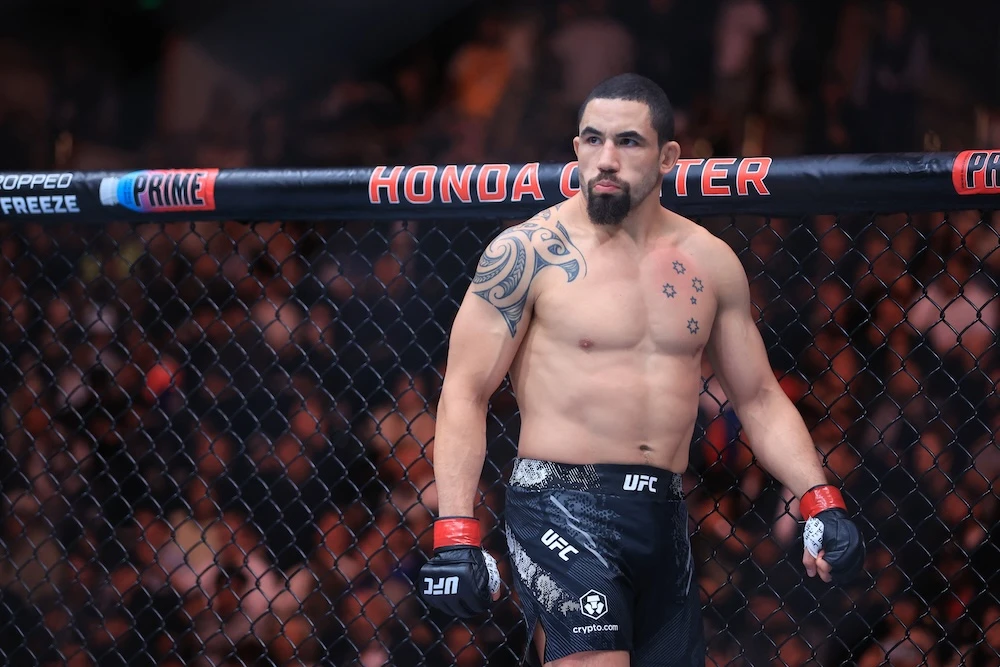 Robert Whittaker is bidding to hand Reinier de Ridder his first UFC loss in a clash that could earn the winner a lucrative title shot. (Getty Images/AFP)