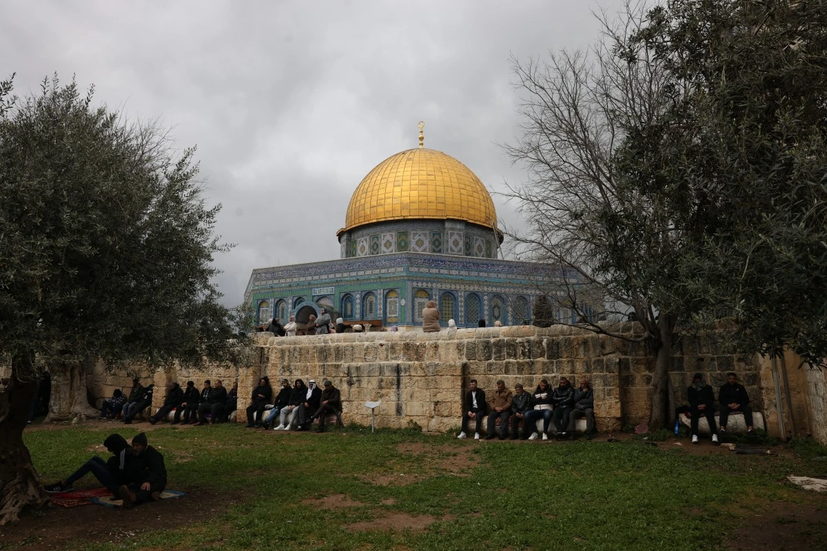 People gather in front of the Dome of the Rock at the Al-Aqsa Mosque compound in Jerusalem's Old City, before the start of the noon prayer during the Muslim holy fasting month of Ramadan. (File/AFP)