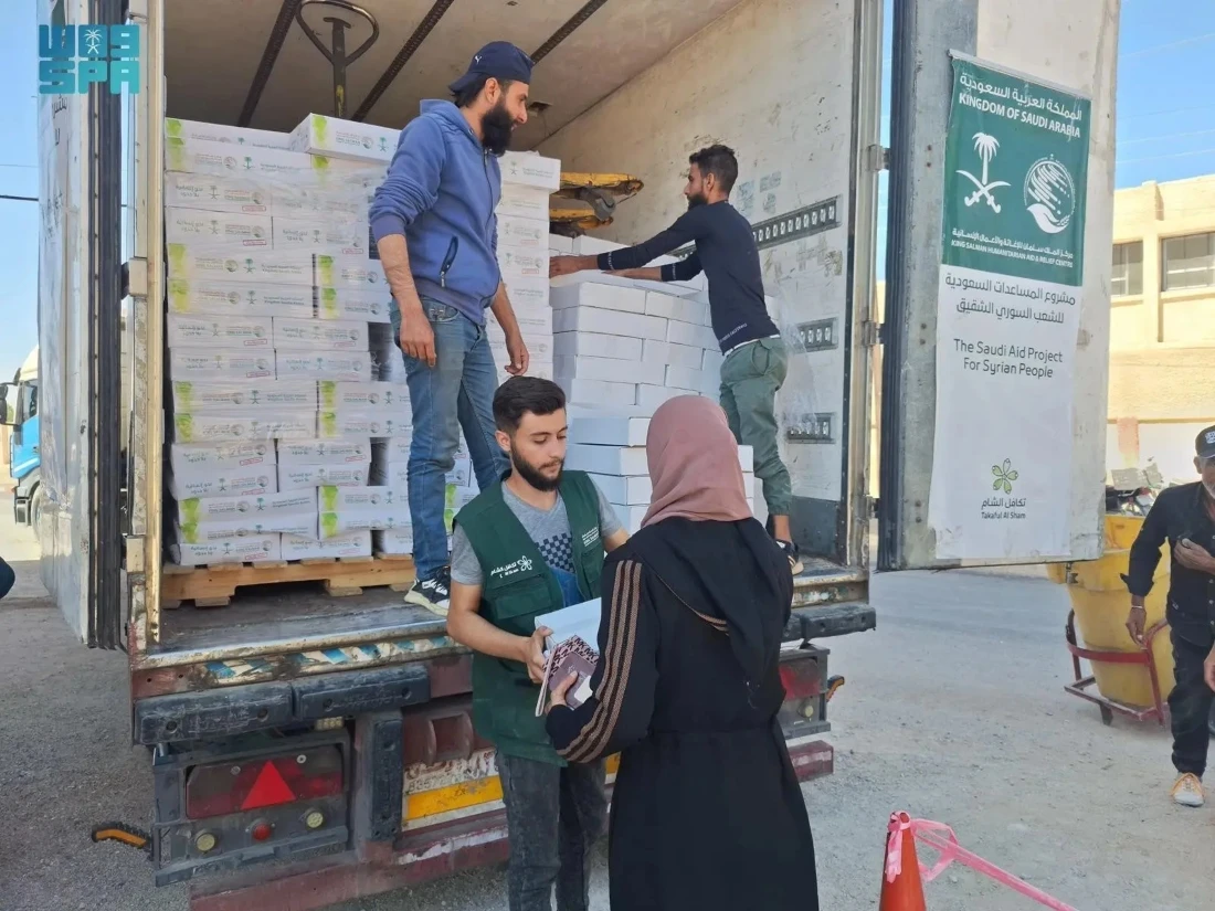 KSrelief distributes 2,677 cartons to households in Syria and 3,120 in Yemen. (SPA)
