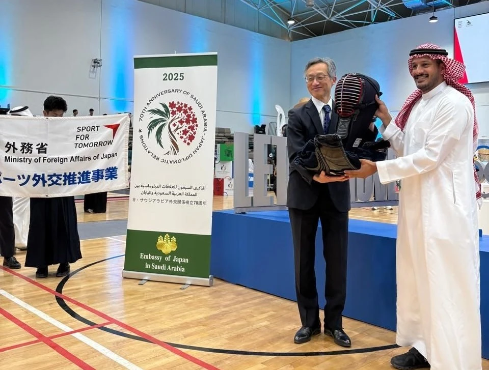 Japanese ambassador Yasunari Morino hands over Kendo equipment at a ceremony at the Riyadh Olympic Training Center. (Embassy of Japan)