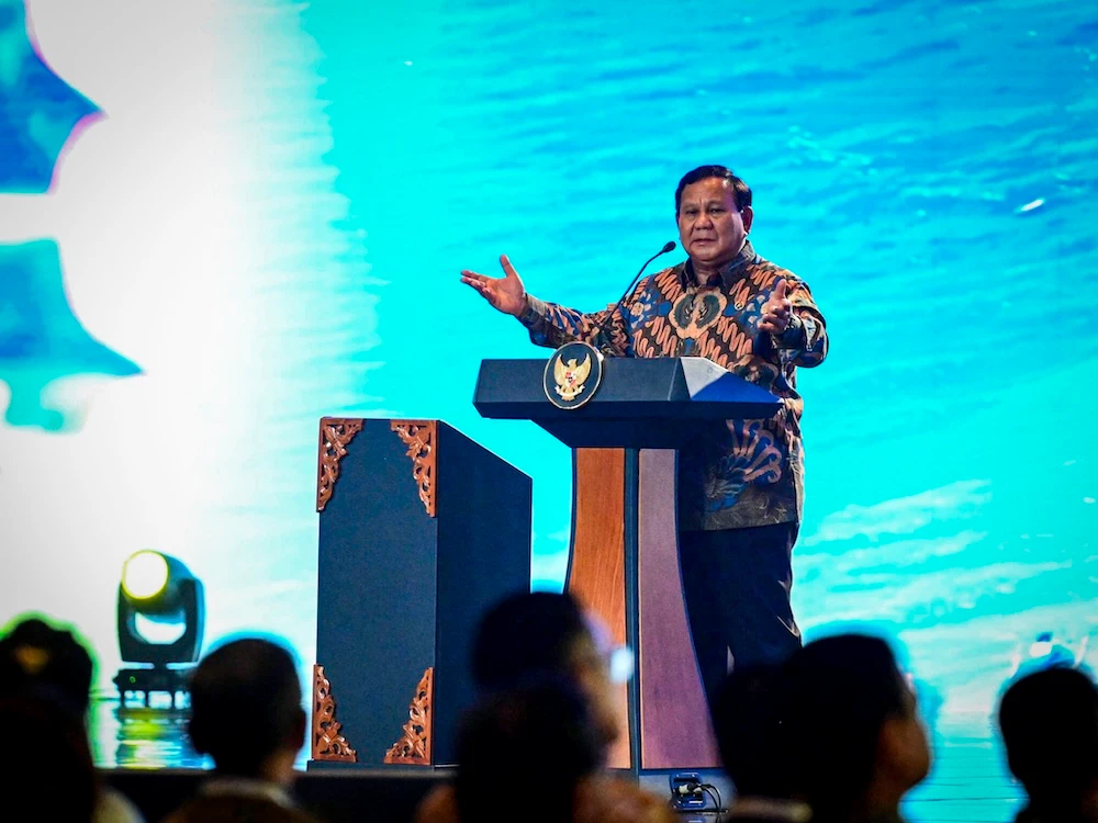 Indonesian President Prabowo Subianto gestures to the audience while inaugurating the Sanur special economic zone in Denpasar, Bali on June 25, 2025. (Cabinet Secretariat)