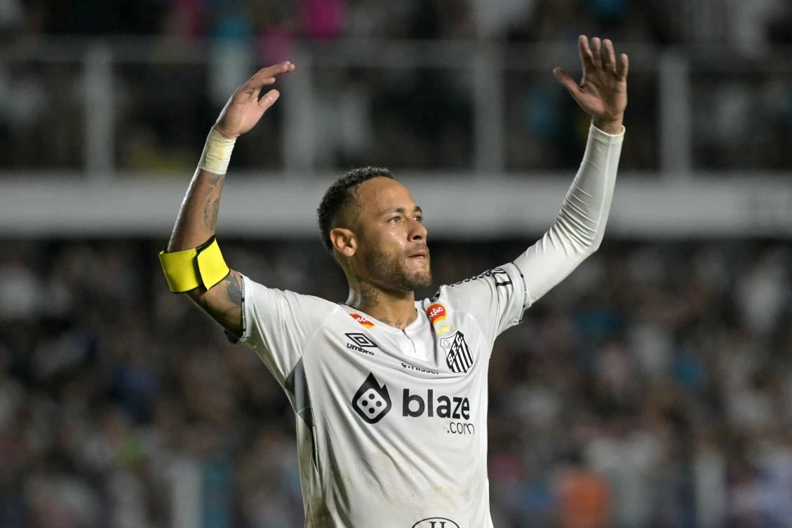 New Brazil coach Carlo Ancelotti considers Neymar “a very important player” and has urged the injury-prone star “to prepare well” for the 2026 World Cup. (AFP/File)
