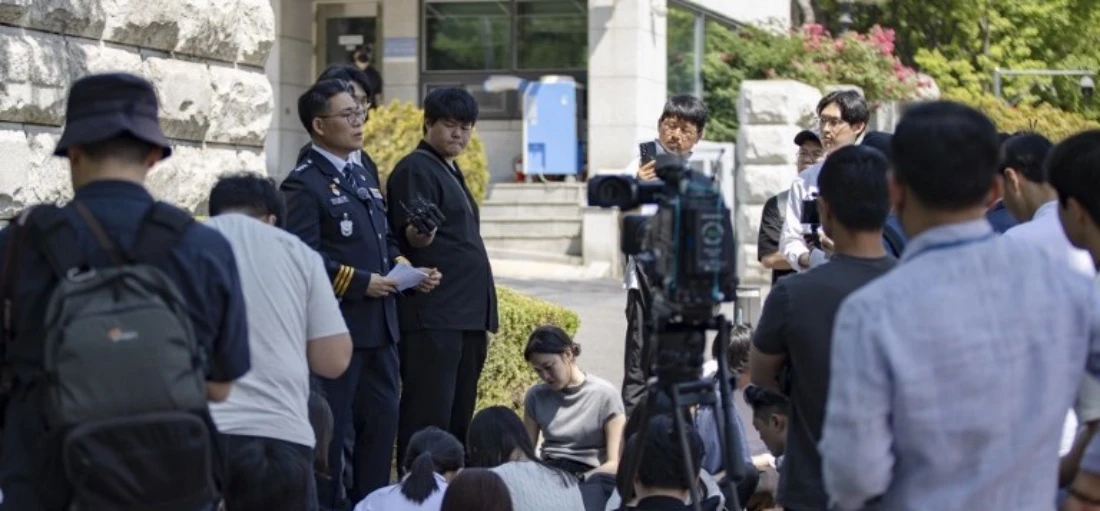 Baek Hae-ryong, former chief superintendent of the Criminal Division at Yeongdeungpo Police Station, answers questions from reporters in front of the Supreme Prosecutors' Office in Seocho District, Seoul, South Korea. (AFP)