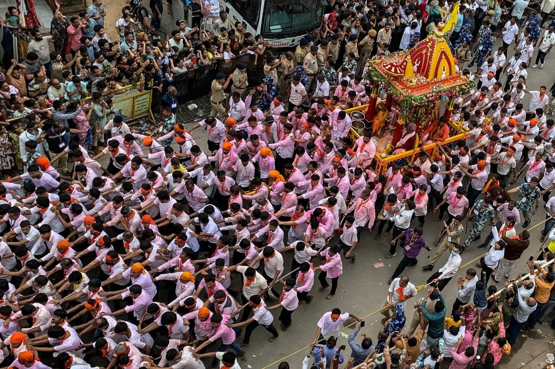 Three killed, over a dozen hospitalized as crowd surges at eastern India Hindu festival