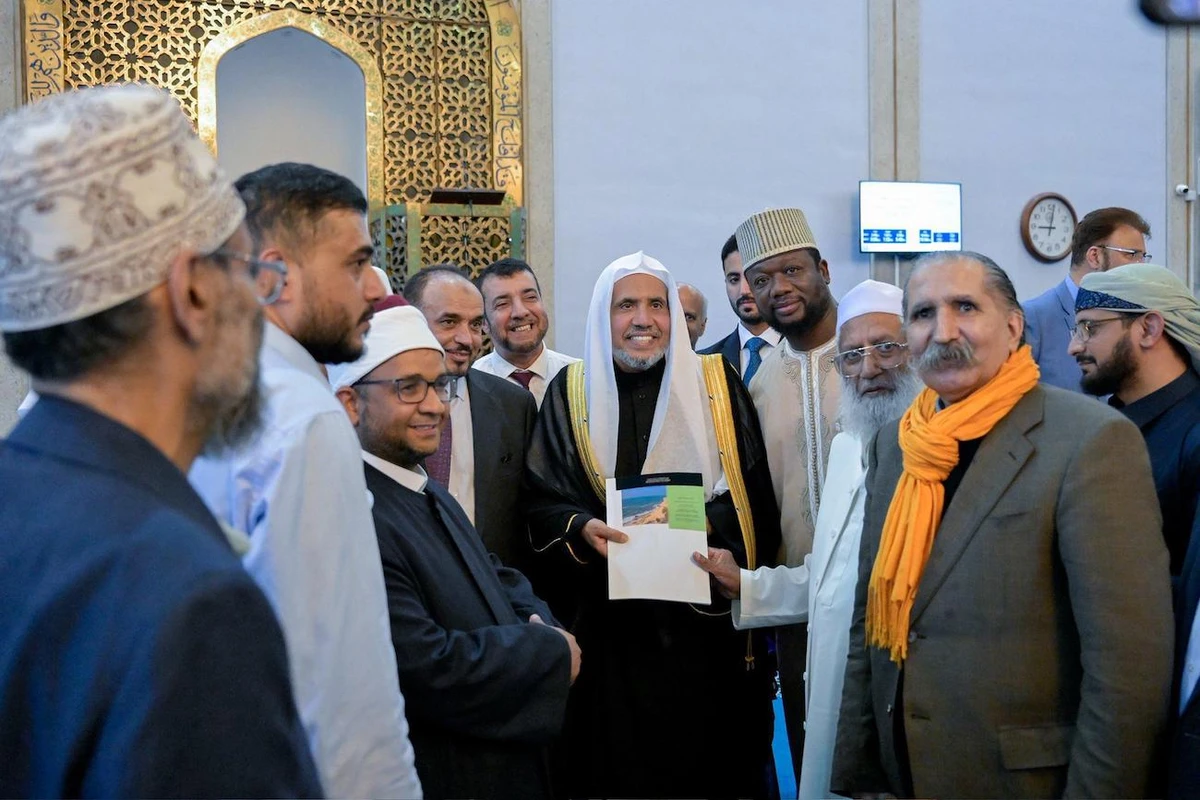 Islamic Center in London hosts a meeting between MWL Secretary-General Dr. Mohammed bin Abdulkarim Al-Issa and Islamic leaders from across the UK this week. (Supplied)