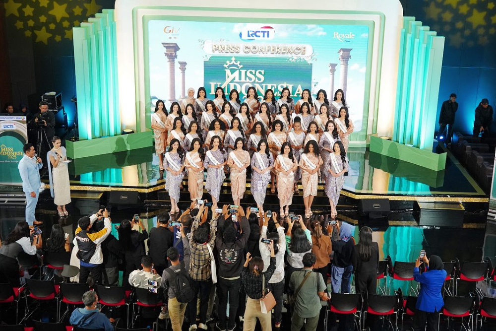 Miss Indonesia contestants pose for a group photo at a press conference in Jakarta, June 30, 2025. (Miss Indonesia)