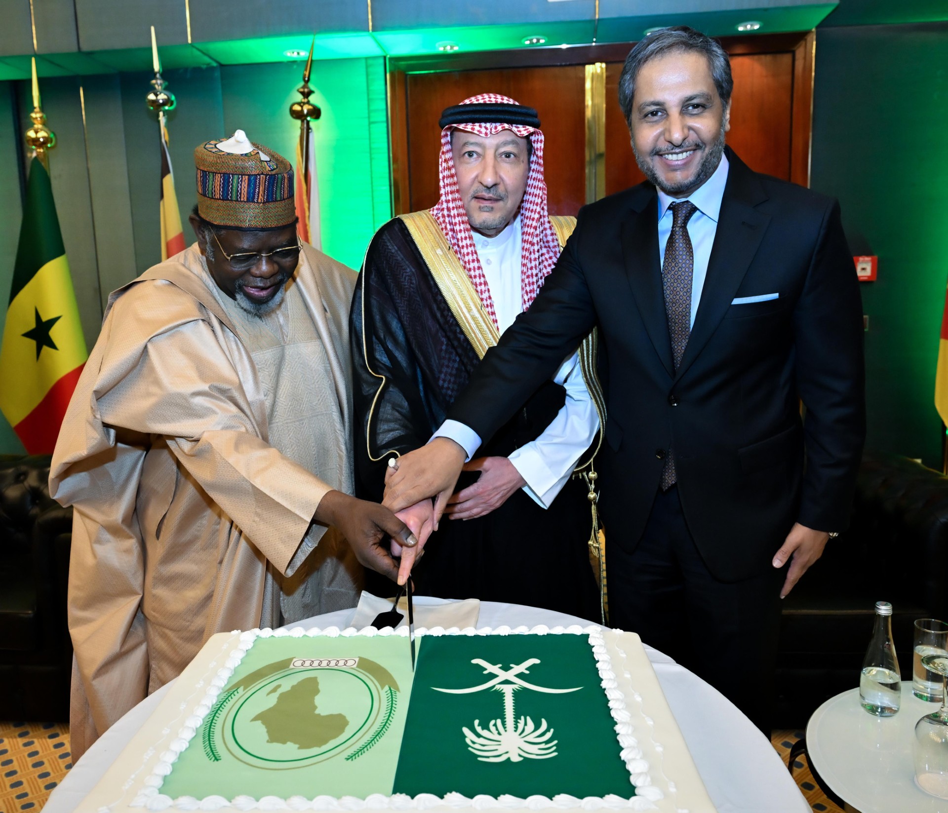 Deputy Minister of Foreign Affairs Waleed Al-Khuraiji (center) with Dean of the Diplomatic Corps and ambassador of Djibouti Dya-Eddine Said Bamakhrama & Dean of the Group of African Ambassadors Iya Tidjani. (AN photo/Basheer Saleh)