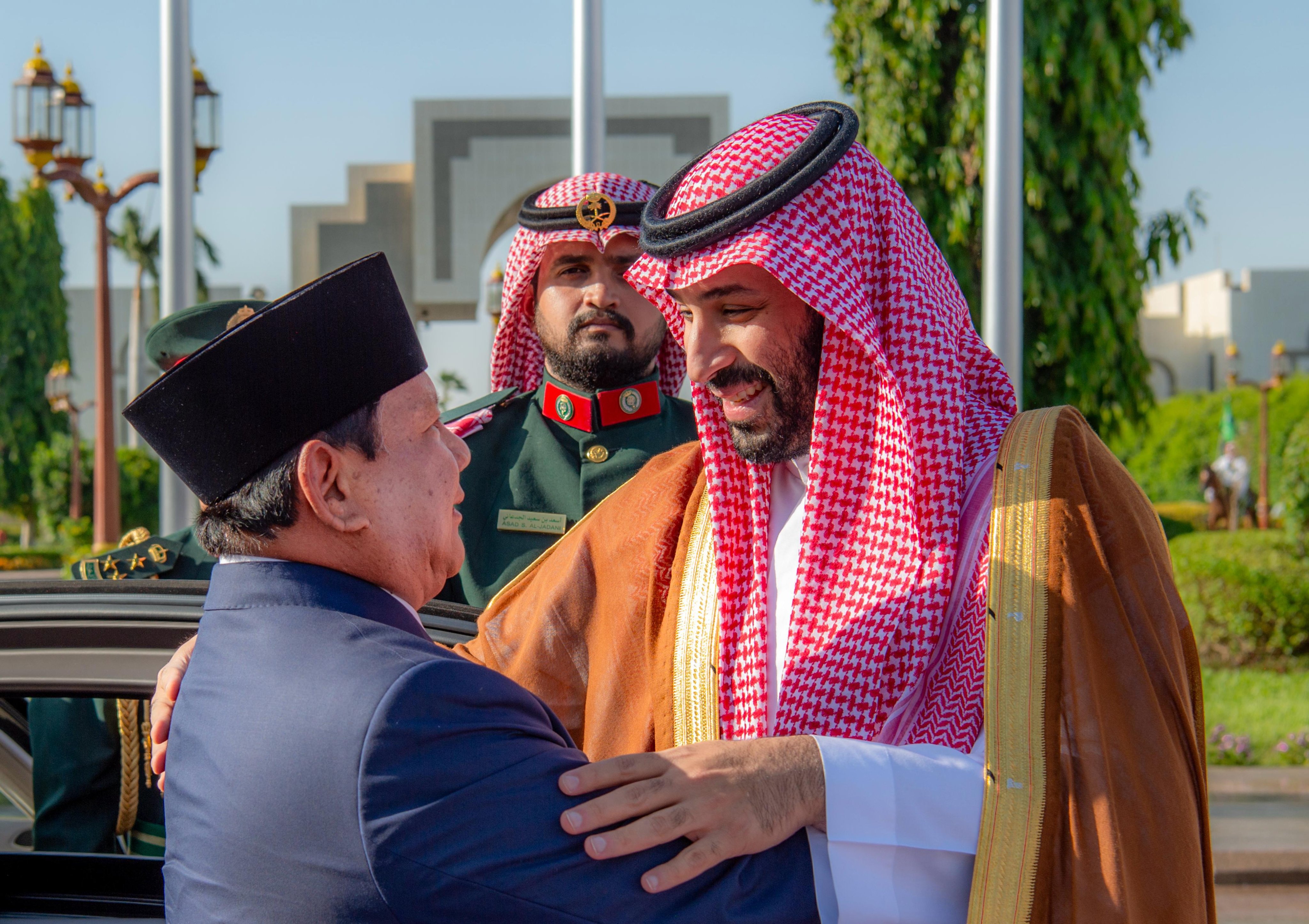 Saudi Crown Prince Mohammed bin Salman receives Indonesian President Prabowo Subianto at Al-Salam Palace in Jeddah on Wednesday. (SPA)