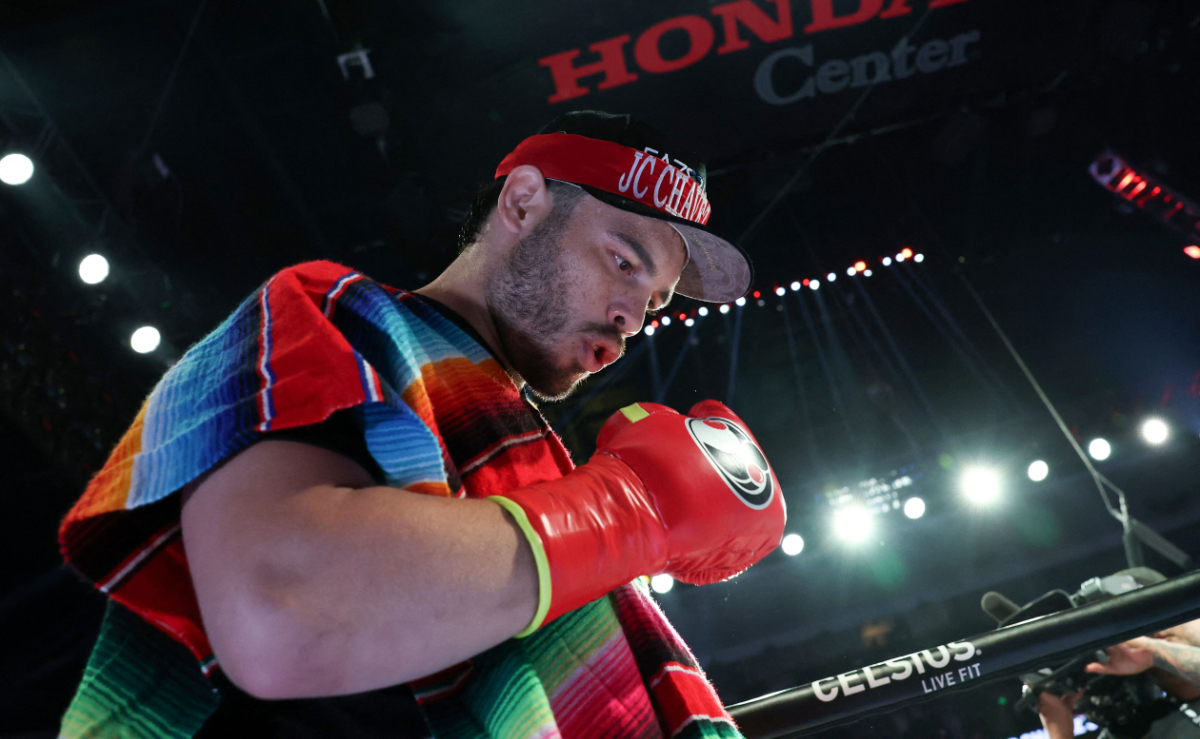 This photo taken on June 28, 2025, Mexico's Julio Cesar Chavez Jr. enters the ring ahead of his cruiserweight boxing bout against USA's Jake Paul at the Honda Center in Anaheim, California. Chavez Jr. was arrested by US immigration officers on July 3, 2025 on the charge that he was in the country illegally. (AFP)