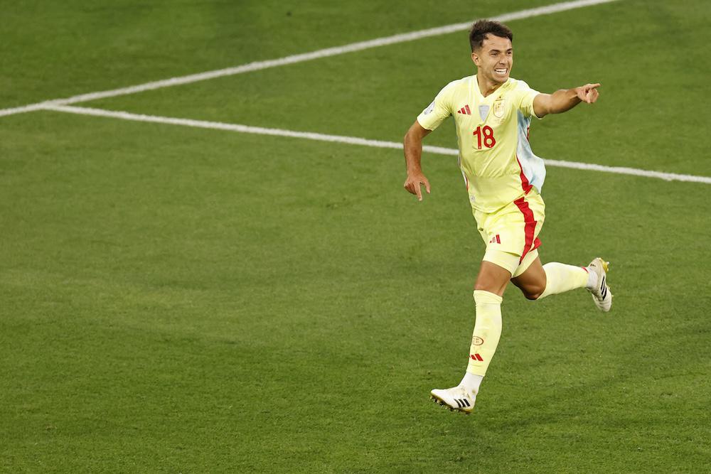 Martin Zubimendi’s arrival paves the way for Arsenal’s record-signing Declan Rice to play a more attacking midfield role alongside captain Martin Odegaard. (AFP)