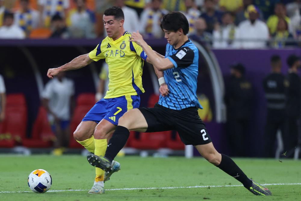 Kawasaki’s defender Kota Takai fights for the ball with Al-Nassr’s Cristiano Ronaldo during their teams’ AFC Champions League semi-final match on April 30, 2025. (AFP)