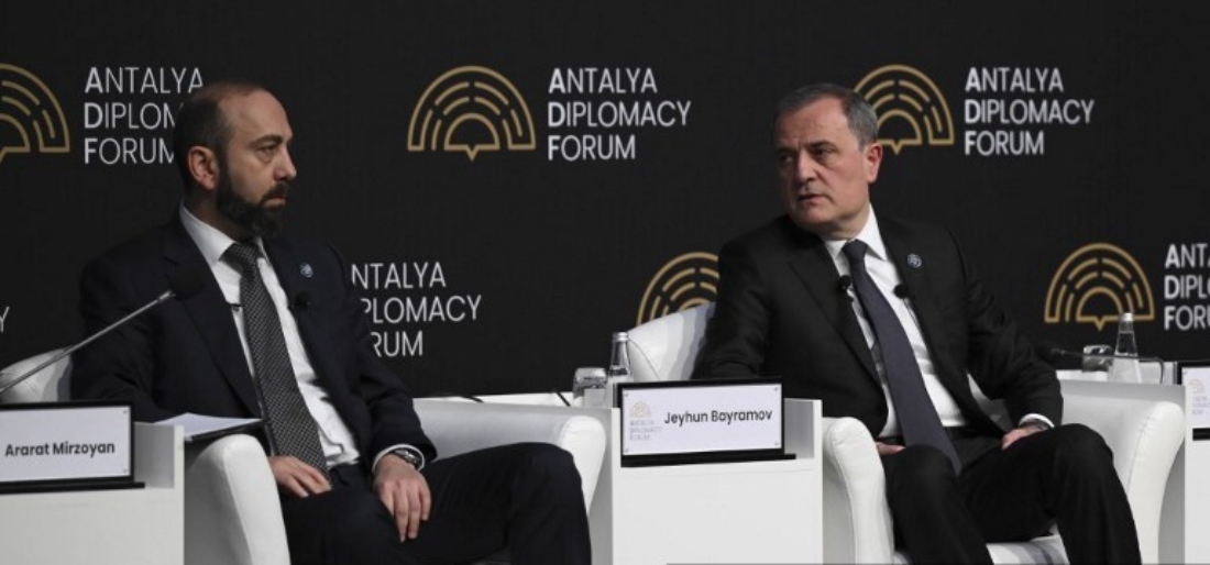 Armenia's Minister of Foreign Affairs Ararat Mirzoyan and Azerbaijan's Minister of Foreign Affairs Jeyhun Bayramov at a panel discussion at the Antalya Diplomacy Forum in Antalya, Turkiye. (AFP)