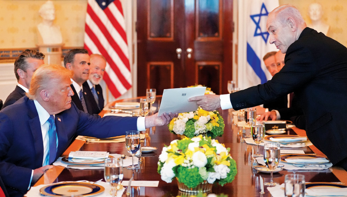 Israeli Prime Minister Benjamin Netanyahu, right, handed US President Donald Trump an envelope with a letter he reportedly sent to the Nobel committee during their July 7 meeting in the White House Blue Room. (AP)