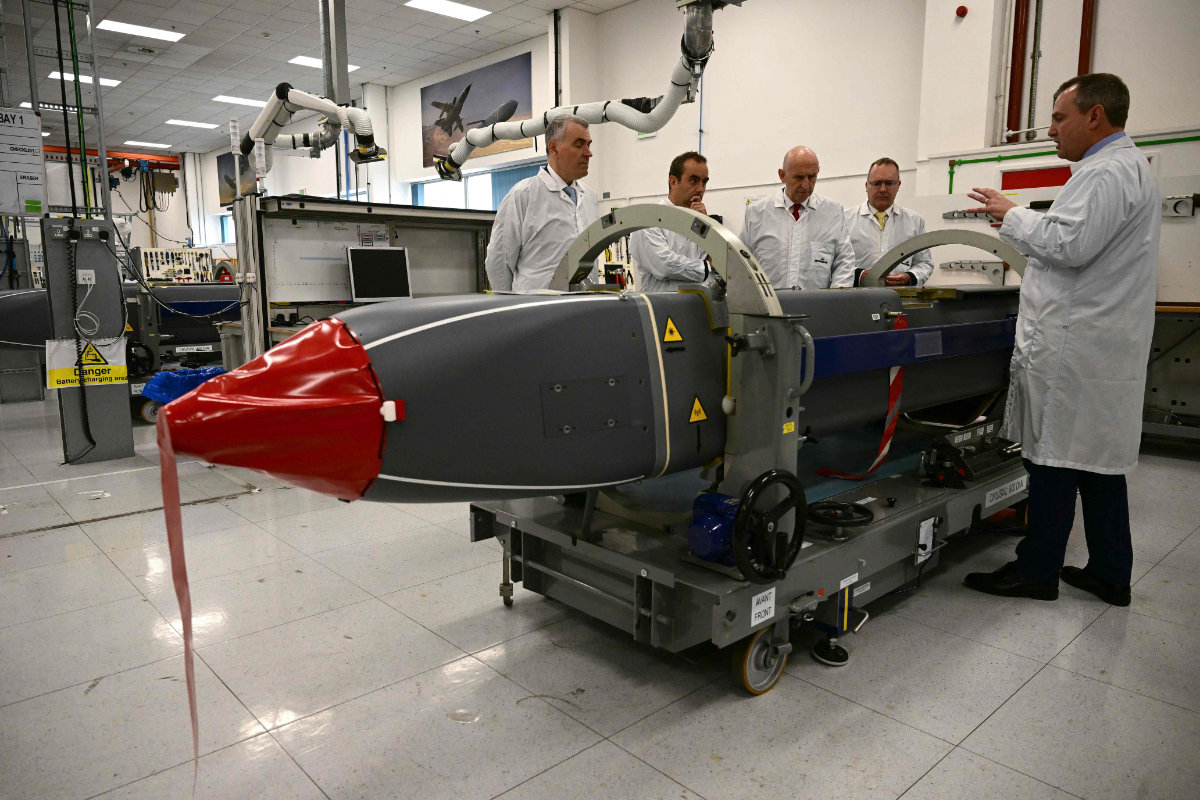 Britain's Defense Secretary John Healey (C) and his French counterpart, Sebastien Lecornu (2L), are shown Storm Shadow missiles during a visit to MBDA missile factory in Stevenage, on July 9, 2025. (POOL / AFP)