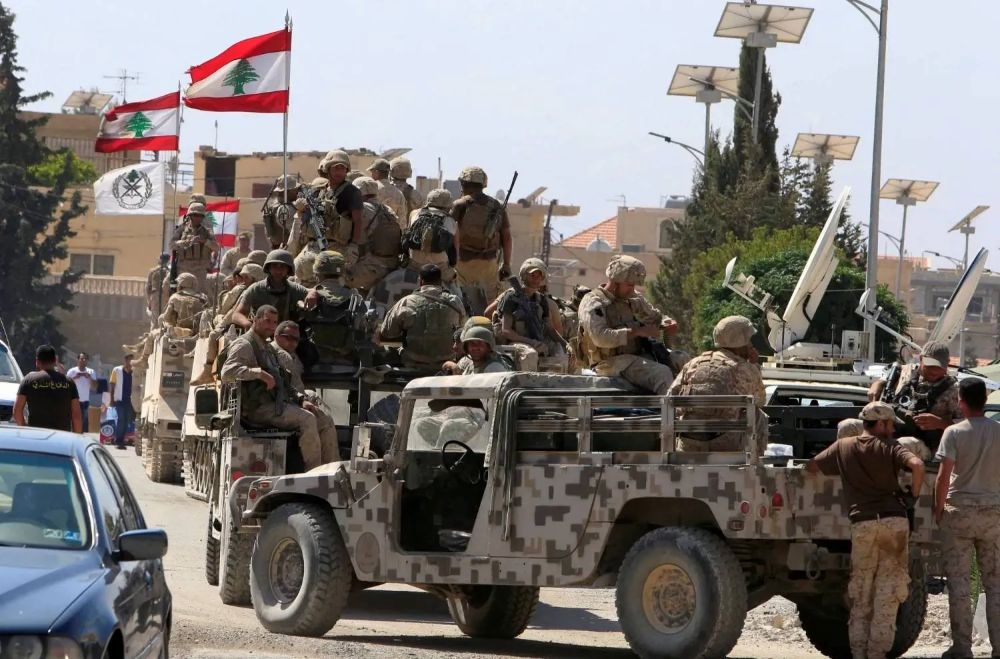 Lebanese army units deploy on the Lebanese-Syrian border. (Reuters)