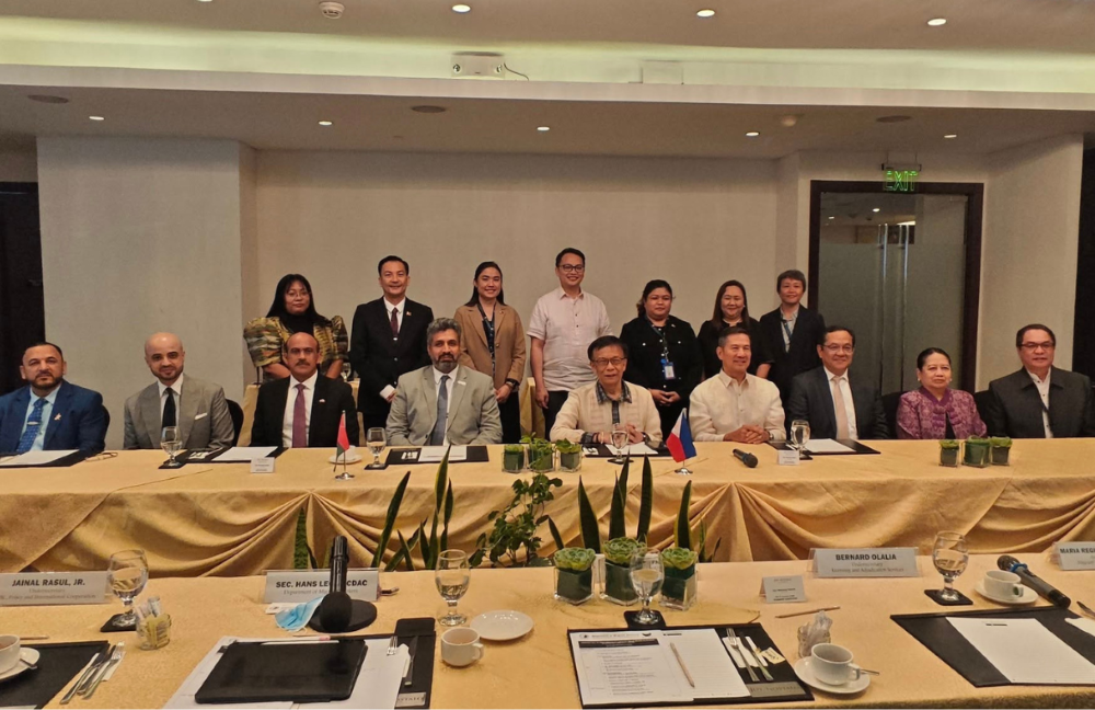 Philippine Migrant Workers Secretary Hans Leo Cacdac hosts an Omani delegation led by the Omani labor and foreign minister in Manila on July 14, 2025. (Department of Migrant Workers)