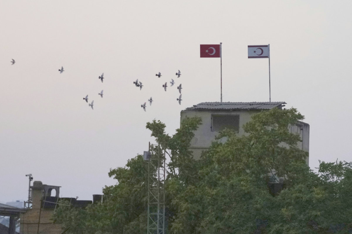 UN Secretary-General Antonio Guterres said Thursday that meetings between Cyprus’s rival leaders at the organization’s New York headquarters were “constructive,” even as questions remained about crossing points on the divided island. (AP)