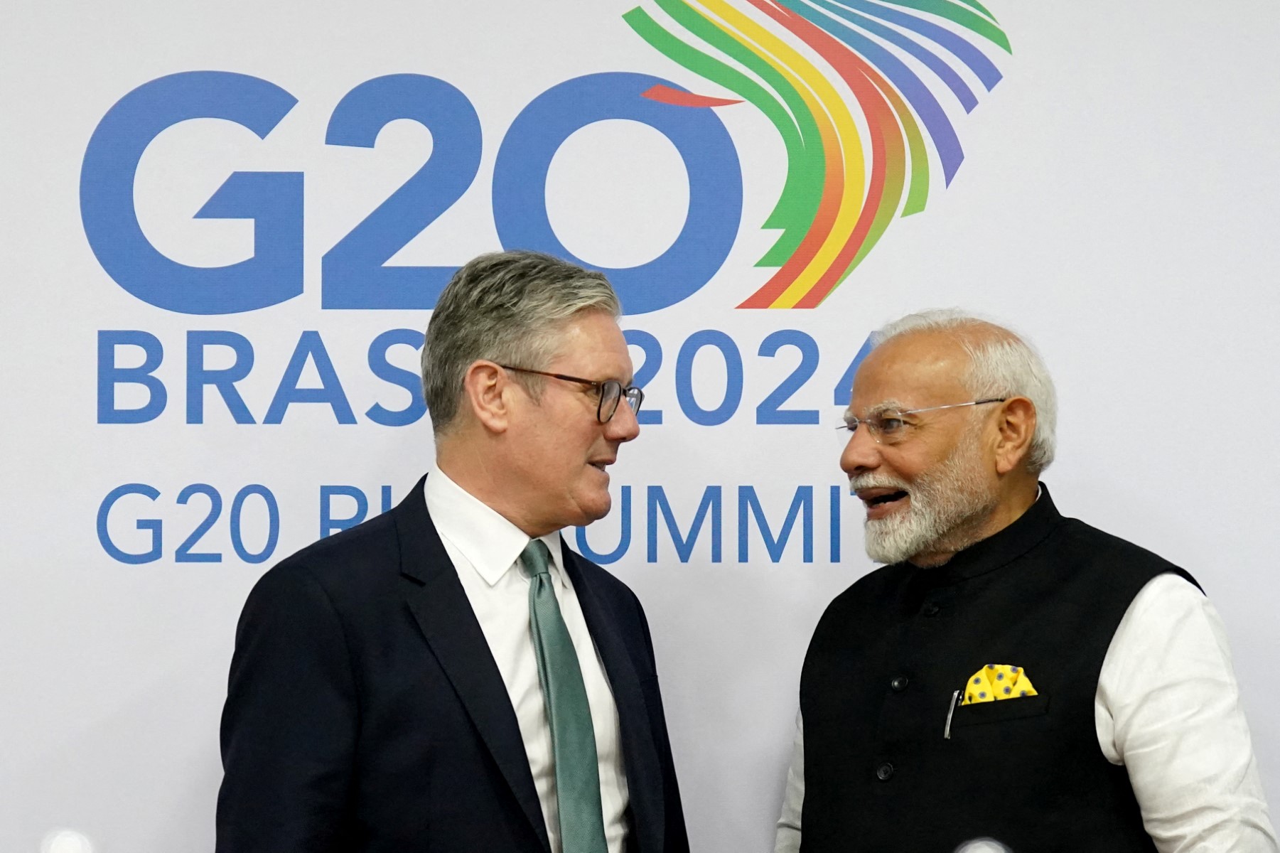 UK's Prime Minister Keir Starmer (L) and India's Prime Minister Narendra Modi talk on the sidelines of the G20 summit at in Rio de Janeiro, Brazil, Nov. 18, 2024. (AFP)