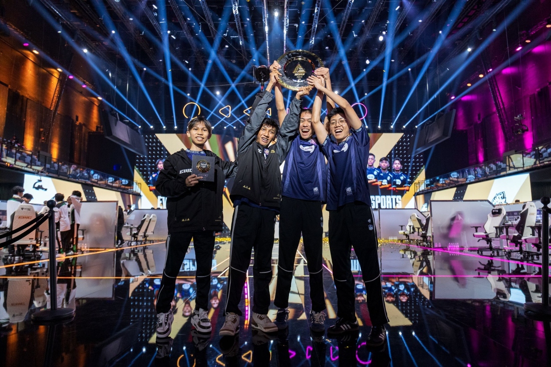 Members of EVOS Esports celebrate winning the Free Fire Championship at Esports World Cup 2025. (SUPPLIED)