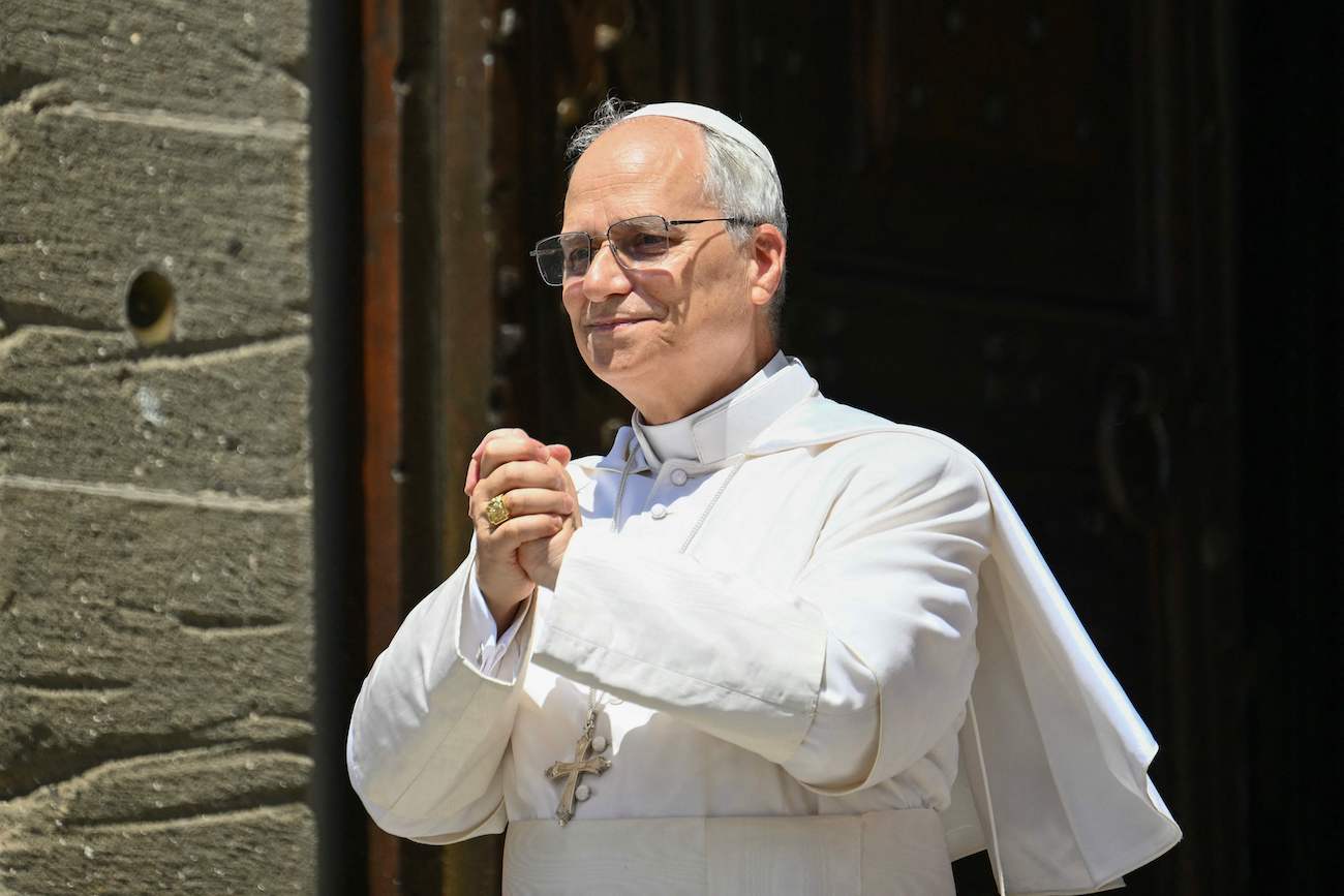 Pope Leo XIV greets the crowd after the Angelus prayer in Piazza della Liberta in front of Palazzo Apostolico in the summer papal estate in Castel Gandolfo, 40 km southeast of Rome, July 20, 2025. (AFP)