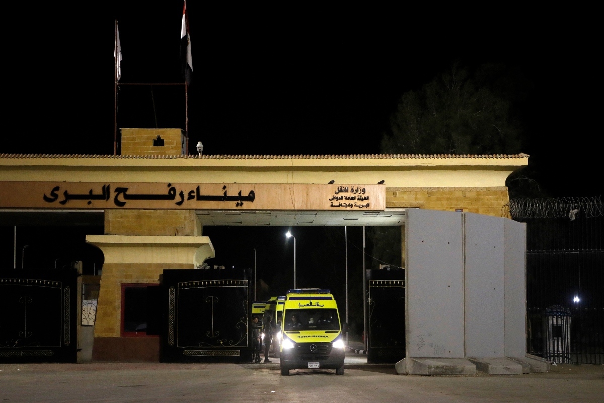 Egyptian activist locks nation’s embassy gates in The Hague to protest Gaza siege