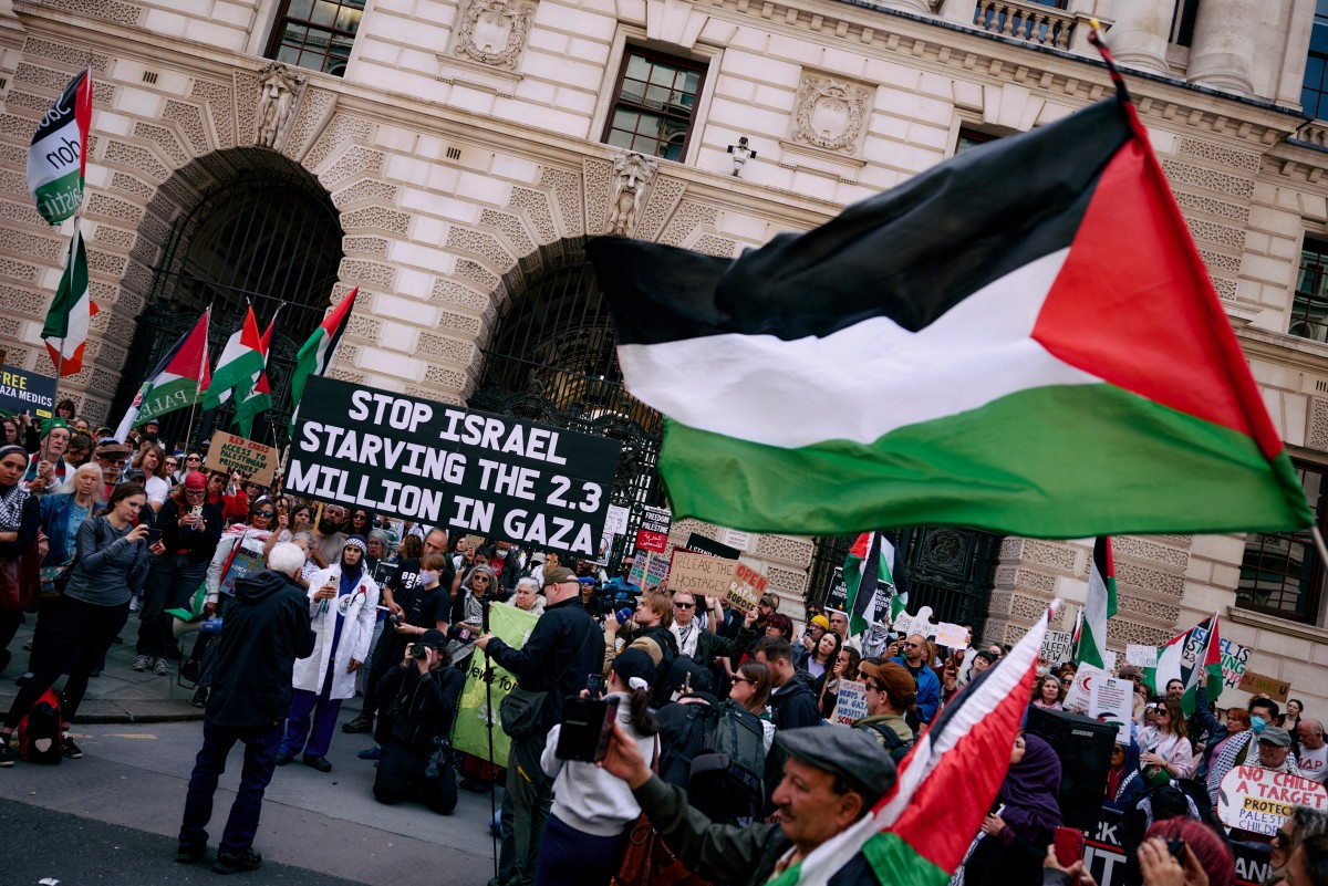 People take part in a protest outside the Foreign Office in central London to demand that the UK government protects the crew of the “Gaza Freedom Flotilla” boat Madleen, June 9, 2025. (Agence France-Presse)
