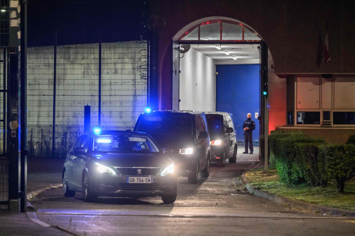 A convoy, believed to be carrying Lebanese leftist militant Georges Ibrahim Abdallah, leaves Lannemezan prison for his extradition to Beirut, near Tarbes, southwestern France on July 25, 2025. (AFP)