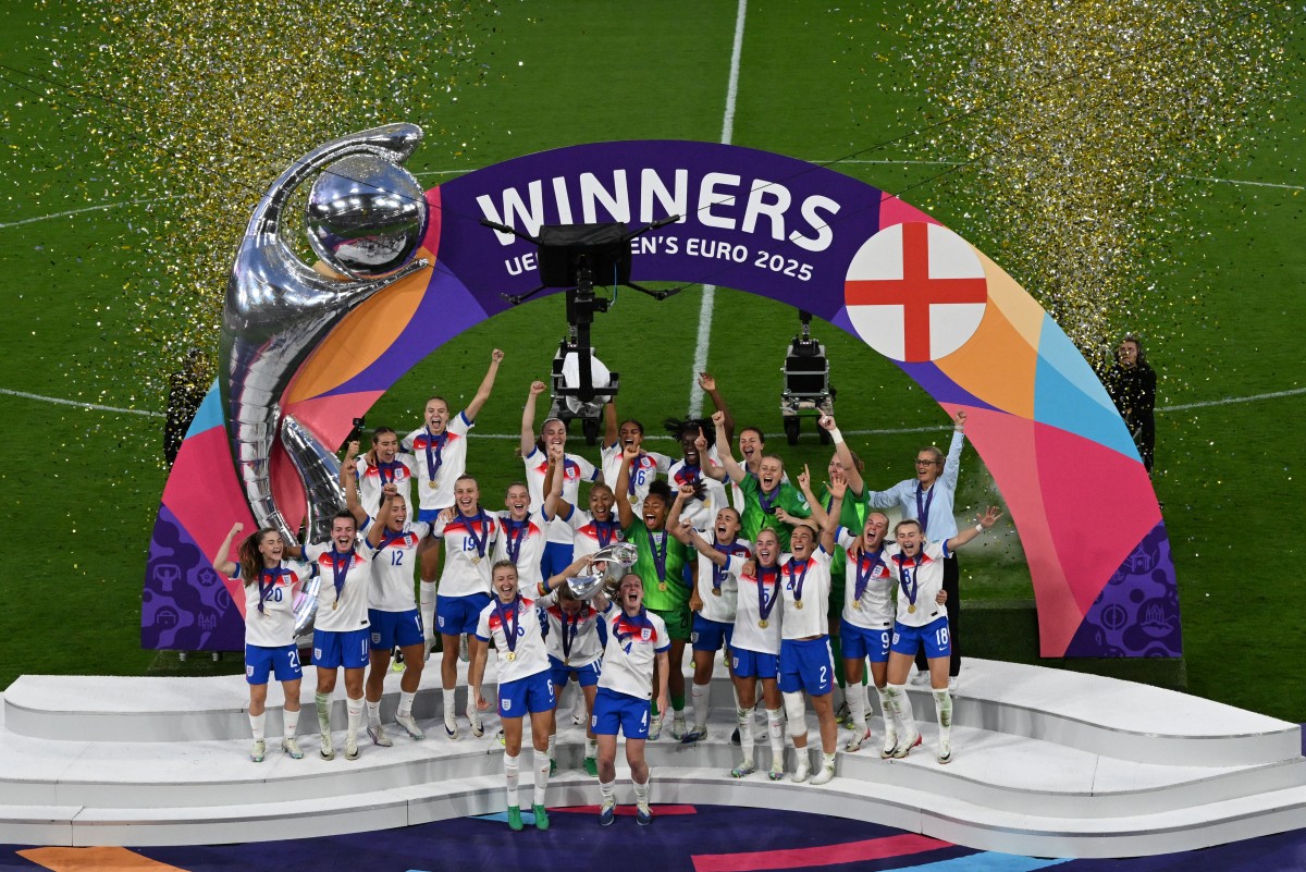 The England team celebrates winning the UEFA Women's Euro 2025 final football match against Spain at the St. Jakob-Park Stadium in Basel, July 27, 2025. (AFP)