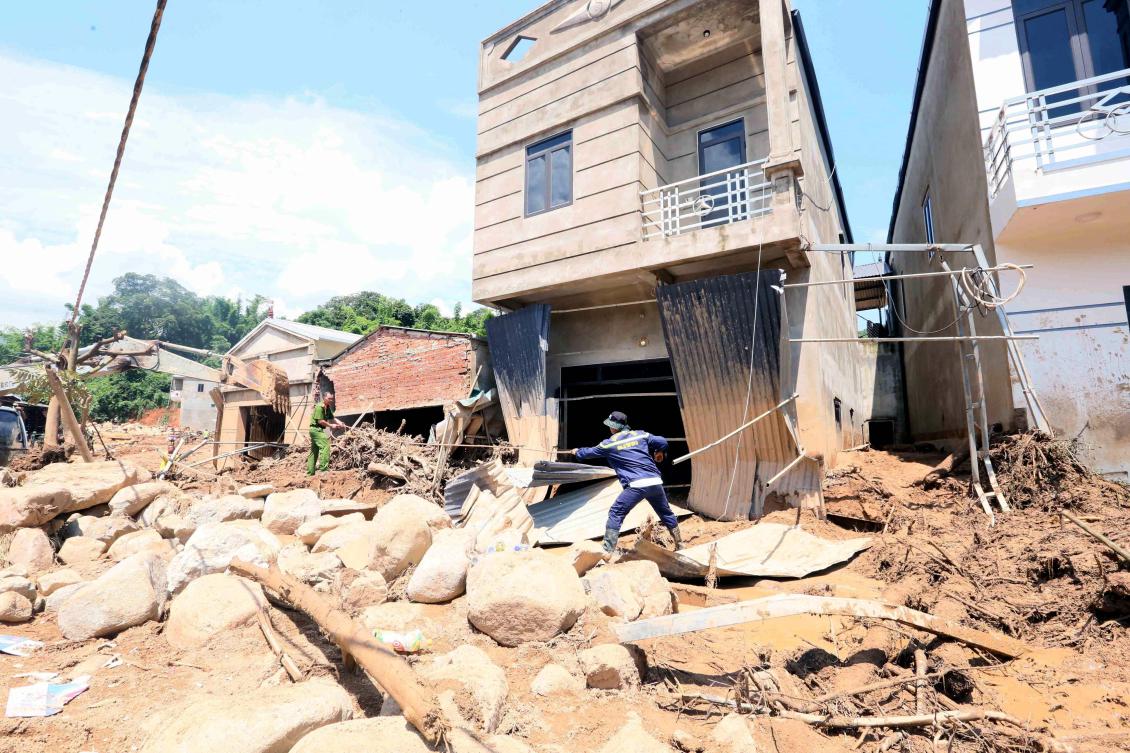 Heavy rains triggering flash floods were reported Saturday night in Son La province, destroying 22 houses. (AFP)