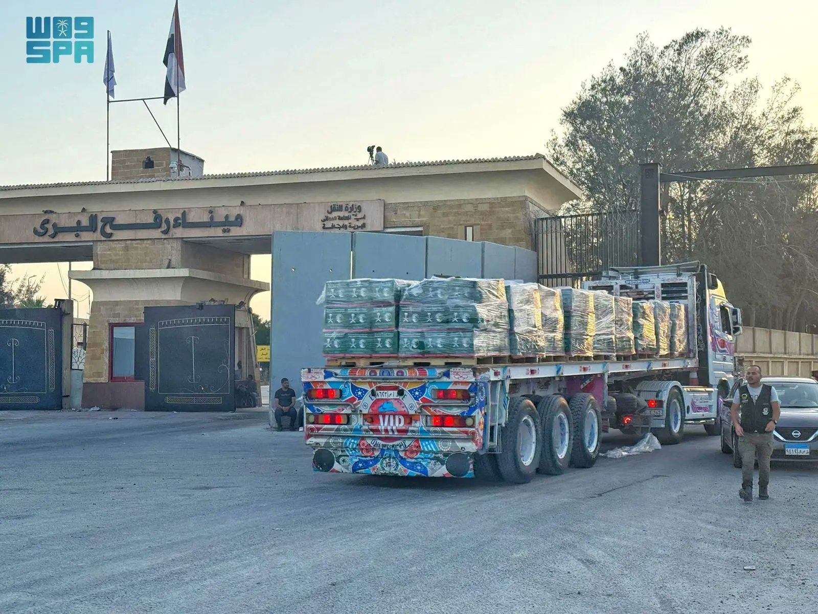 Six Saudi trucks carrying food aid for Gaza cross the Rafah border crossing. (SPA)