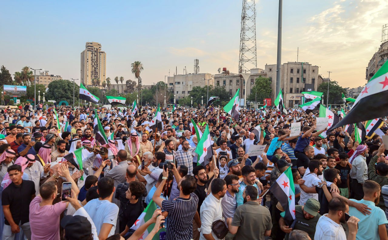 Massive demonstrations in Aleppo in rejection of foreign intervention in Syria’s internal affairs