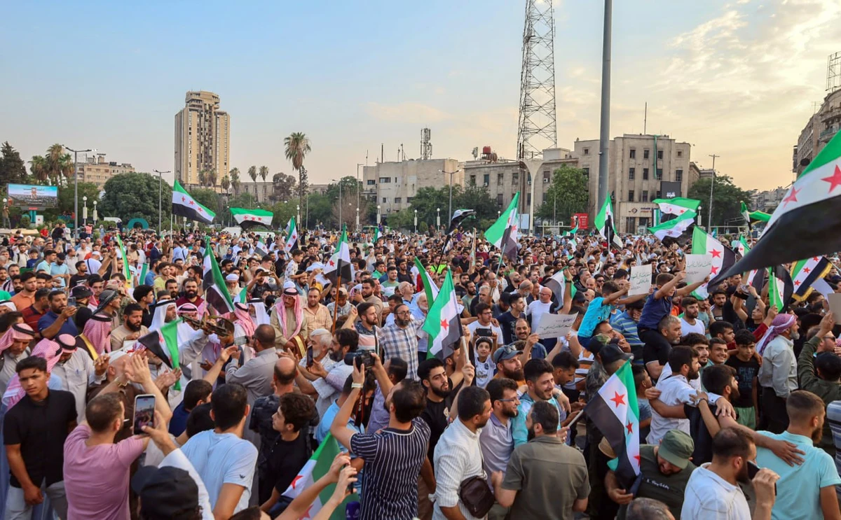 Massive demonstrations in Aleppo in rejection of foreign intervention in Syria’s internal affairs