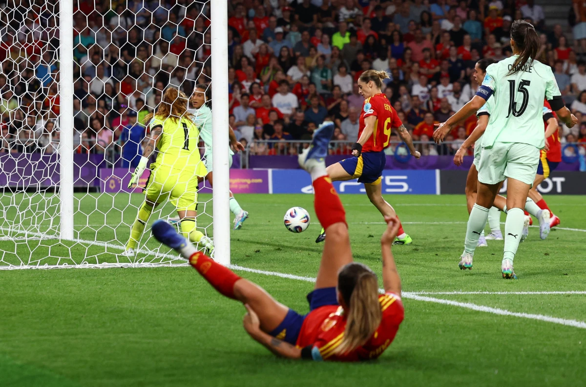 Spain’s Esther Gonzalez scores their fourth goal past Portugal’s Ines Pereira during their UEFA Women’s Euro 2025 Group B match Thursday at the Stadion Wankdorf, Bern, Switzerland. (Reuters)