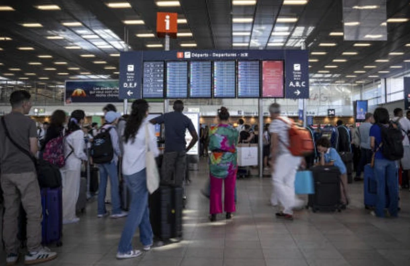 French air traffic controllers’ strike disrupts flights for second day