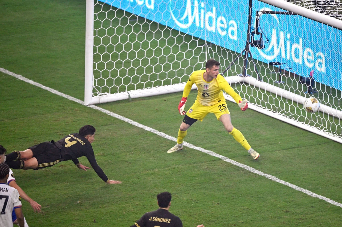 Mexico defeat USA 2-1 to retain CONCACAF Gold Cup