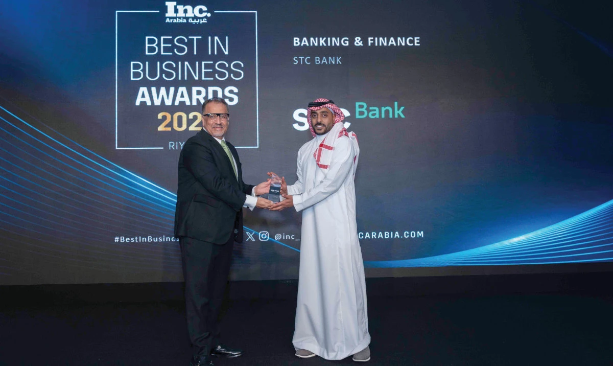 STC Bank receives the Best in Business Award in Riyadh.