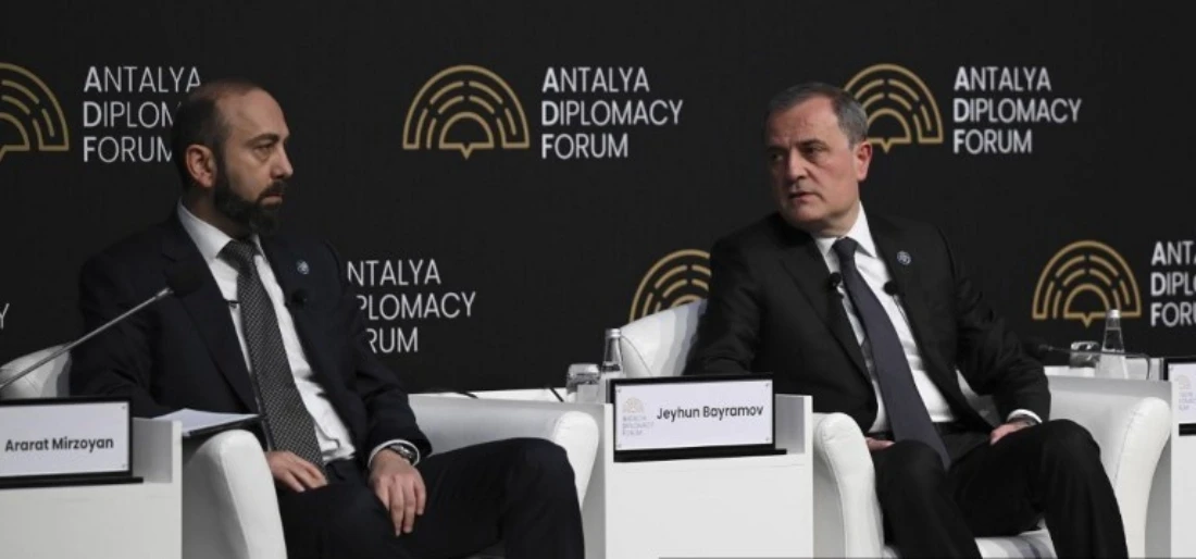 Armenia's Minister of Foreign Affairs Ararat Mirzoyan and Azerbaijan's Minister of Foreign Affairs Jeyhun Bayramov at a panel discussion at the Antalya Diplomacy Forum in Antalya, Turkiye. (AFP)