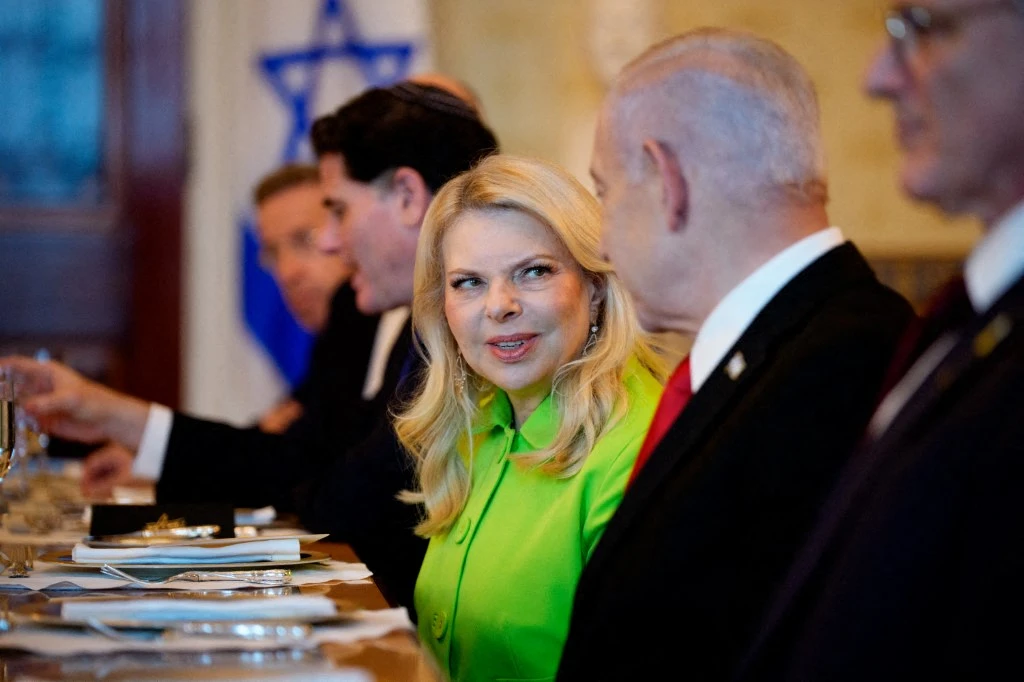 Israeli Prime Minister Benjamin Netanyahu speaks with his wife, Sara, during a dinner with US President Donald Trump at the White House, July 7, 2025. (AFP)