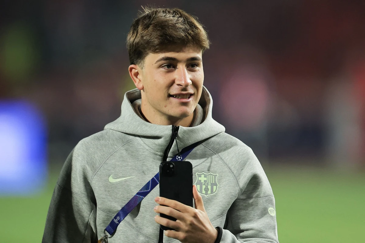 Spanish midfielder #14 Pablo Torre walks onto the pitch prior to the start of the UEFA Champions League match between Crvena Zvezda Beograd and FC Barcelona, at the Rajko Mitić Stadium, in Belgrade, Nov. 6, 2024. (AFP)