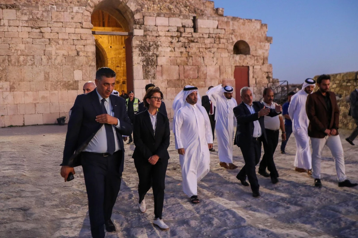 Saad Al-Kharji, the chairperson of Qatar Tourism, visited the historical site of Amman Citadel, accompanied by the Jordanian minister of tourism and antiquities, Lina Annab. (Petra)