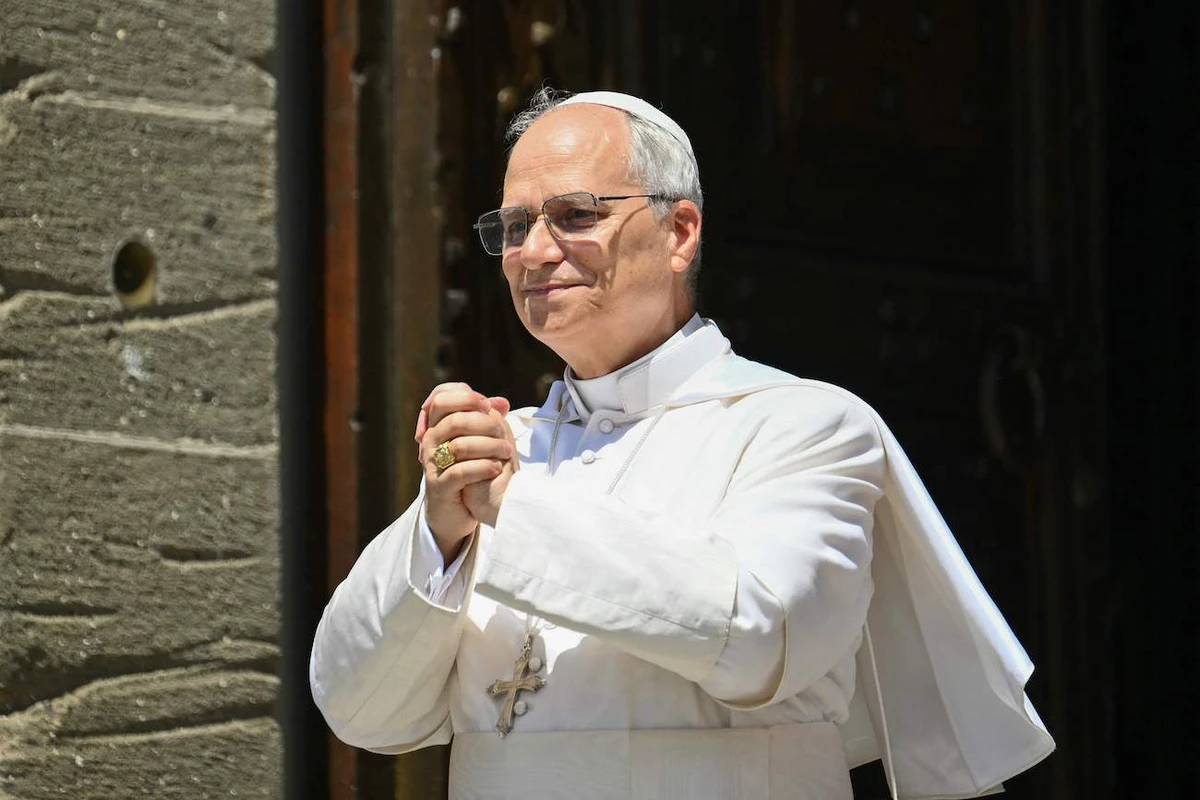 Pope Leo XIV greets the crowd after the Angelus prayer in Piazza della Liberta in front of Palazzo Apostolico in the summer papal estate in Castel Gandolfo, 40 km southeast of Rome, July 20, 2025. (AFP)
