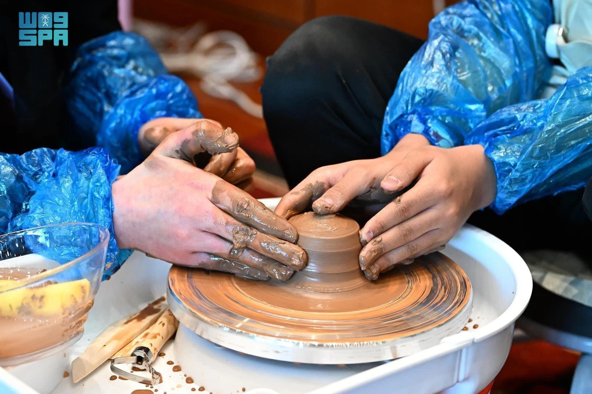 Each child designs and creates their own products, building creative and organizational skills while fostering initiative. (SPA)