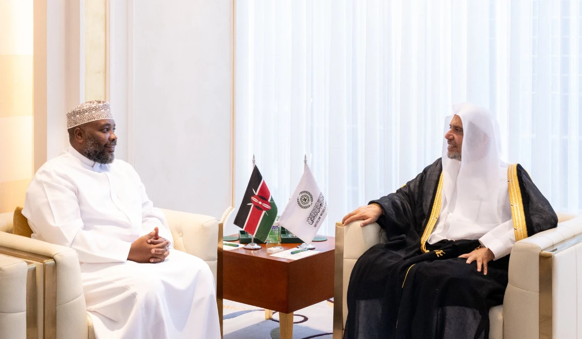 Dr. Mohammed bin Abdulkarim Al-Issa (R) holds talks with Mohamed Ramadhan Ruwange in Riyadh. (Supplied)