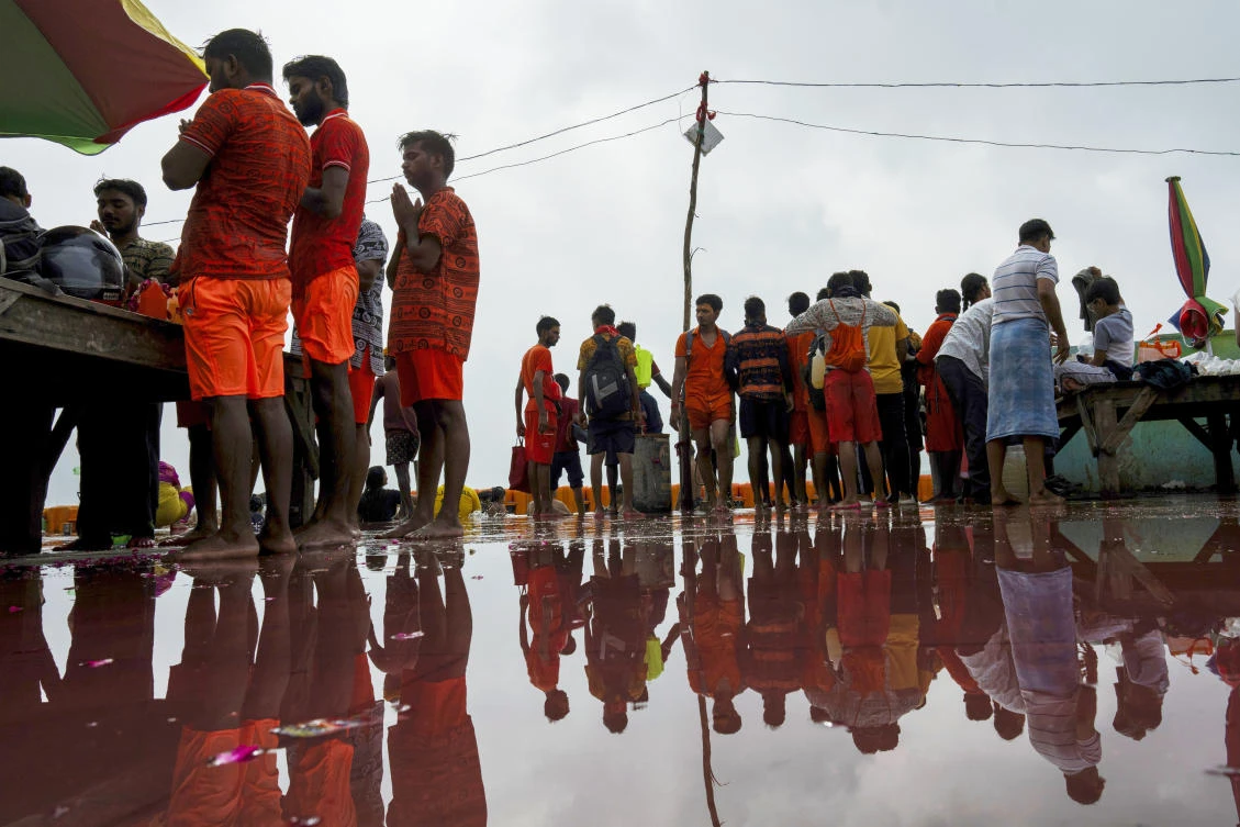 India road crash kills 18 Hindu pilgrims