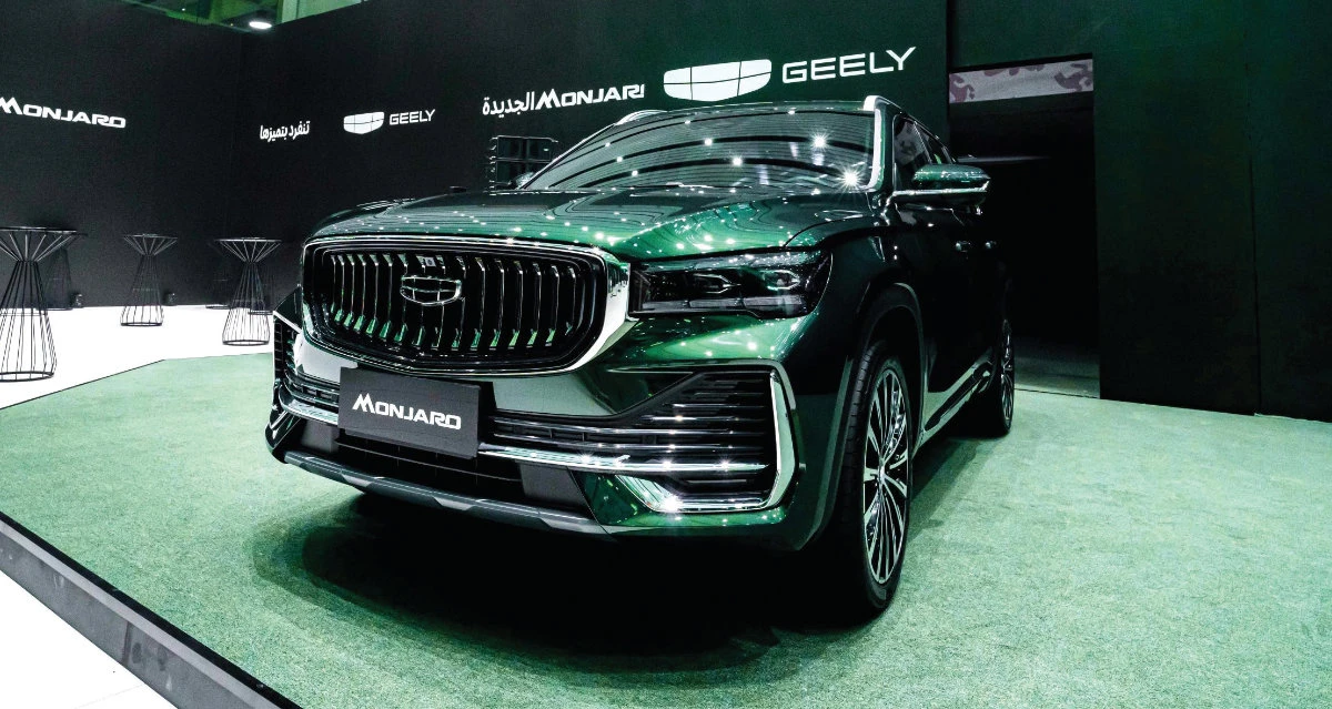 The new Geely Monjaro harmoniously blends a contemporary aesthetic with a formidable presence on the road, positioning itself as an ideal premium SUV.