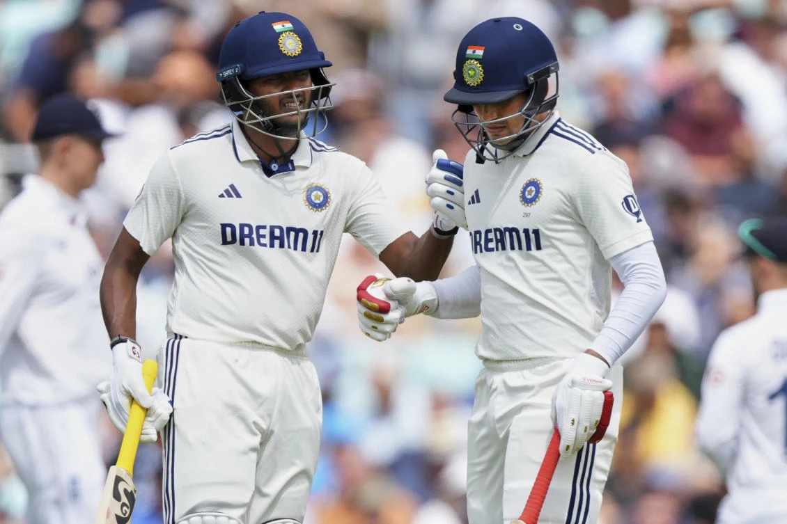 England make early double strike in India series decider