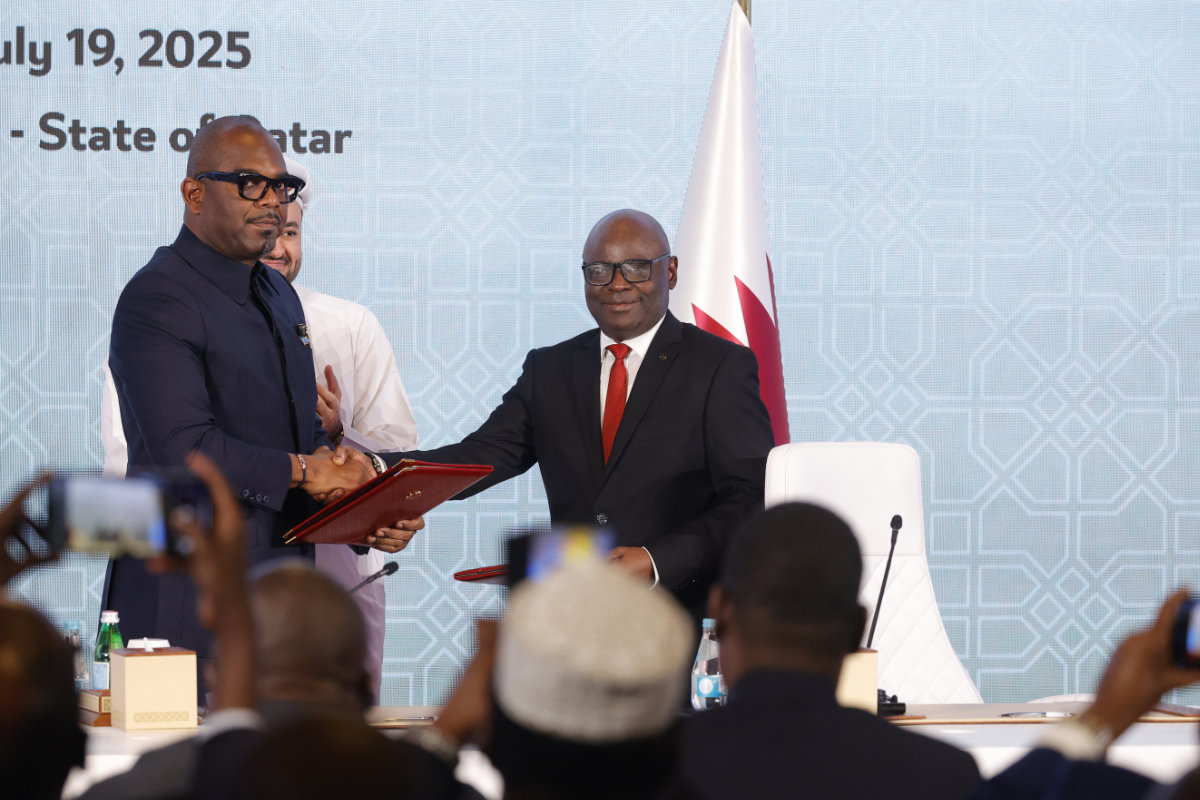 Peace mediator Sumbu Sita Mambu, a high representative of the head of state in the Democratic Republic of Congo (L), and Rwanda-backed armed group M23 executive secretary Benjamin Mbonimpa (R) shake hands after signing a ceasefire deal in the Qatari capital Doha on July 19, 2025 to end fighting that has devastated the country's mineral-rich but conflict-torn east. (AFP)