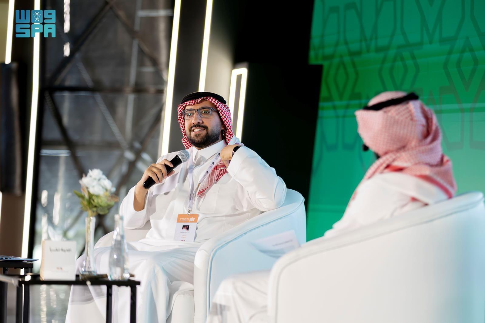 Abdulrahman Al-Waqeesi, a professor and historian specializing in the scientific and cultural movement in the Hejaz, speaks at the symposium in Madinah. (SPA)